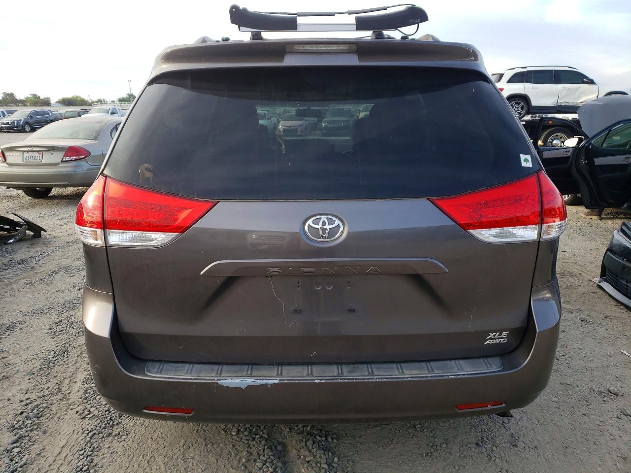 2012 Toyota Sienna Xle 7-Passenger - Фото 6