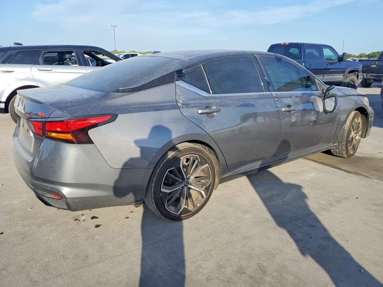 2025 Nissan Altima Sr - Image 3