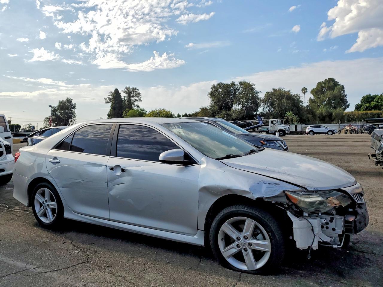 2014 Toyo Camry Se - Фото 4