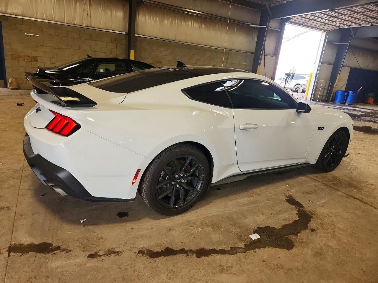 2025 Ford Mustang Gt - Фото 3