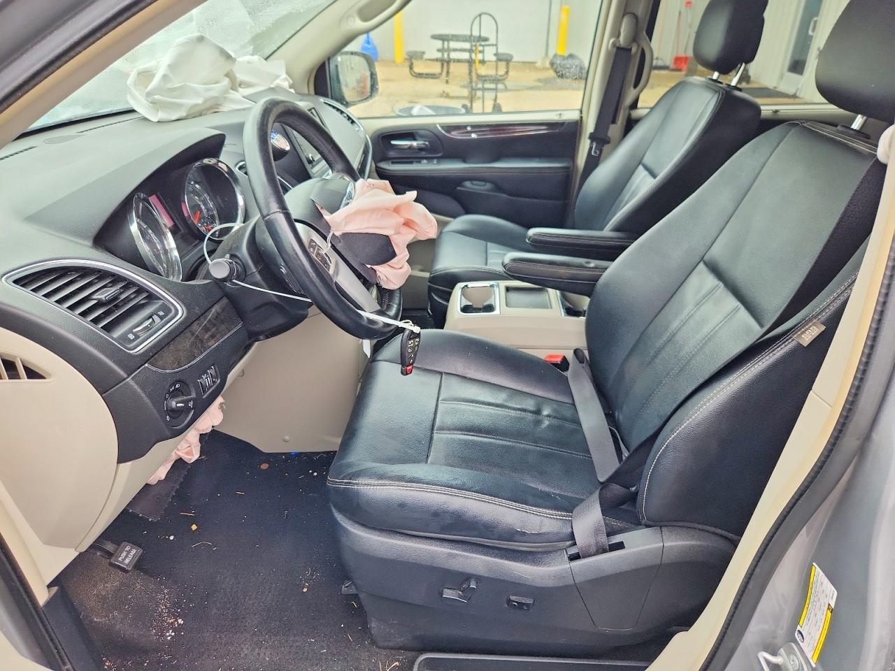 2014 Chrysler Town & Country Touring - Фото 7