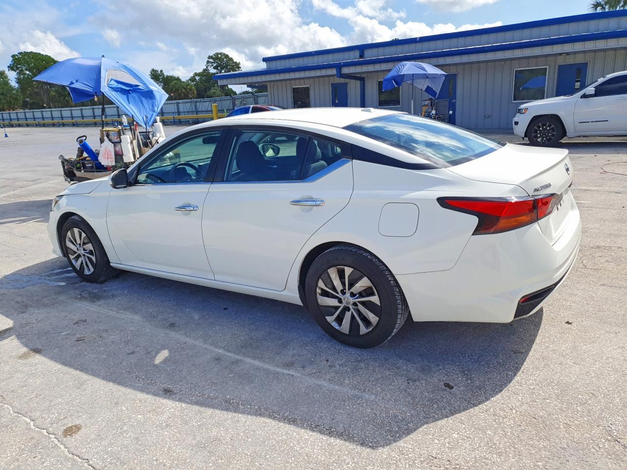 2020 Nissan Altima S - Фото 2