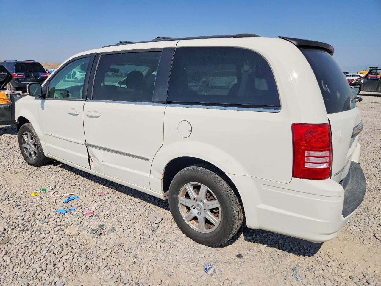 2010 Chrysler Town & Country Touring - Image 2