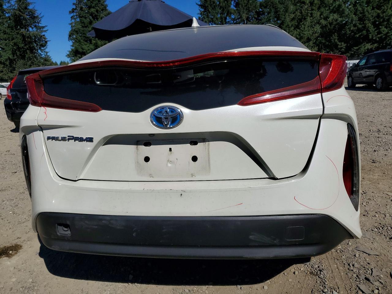 2019 Toyota Prius Prime Premium - Image 6