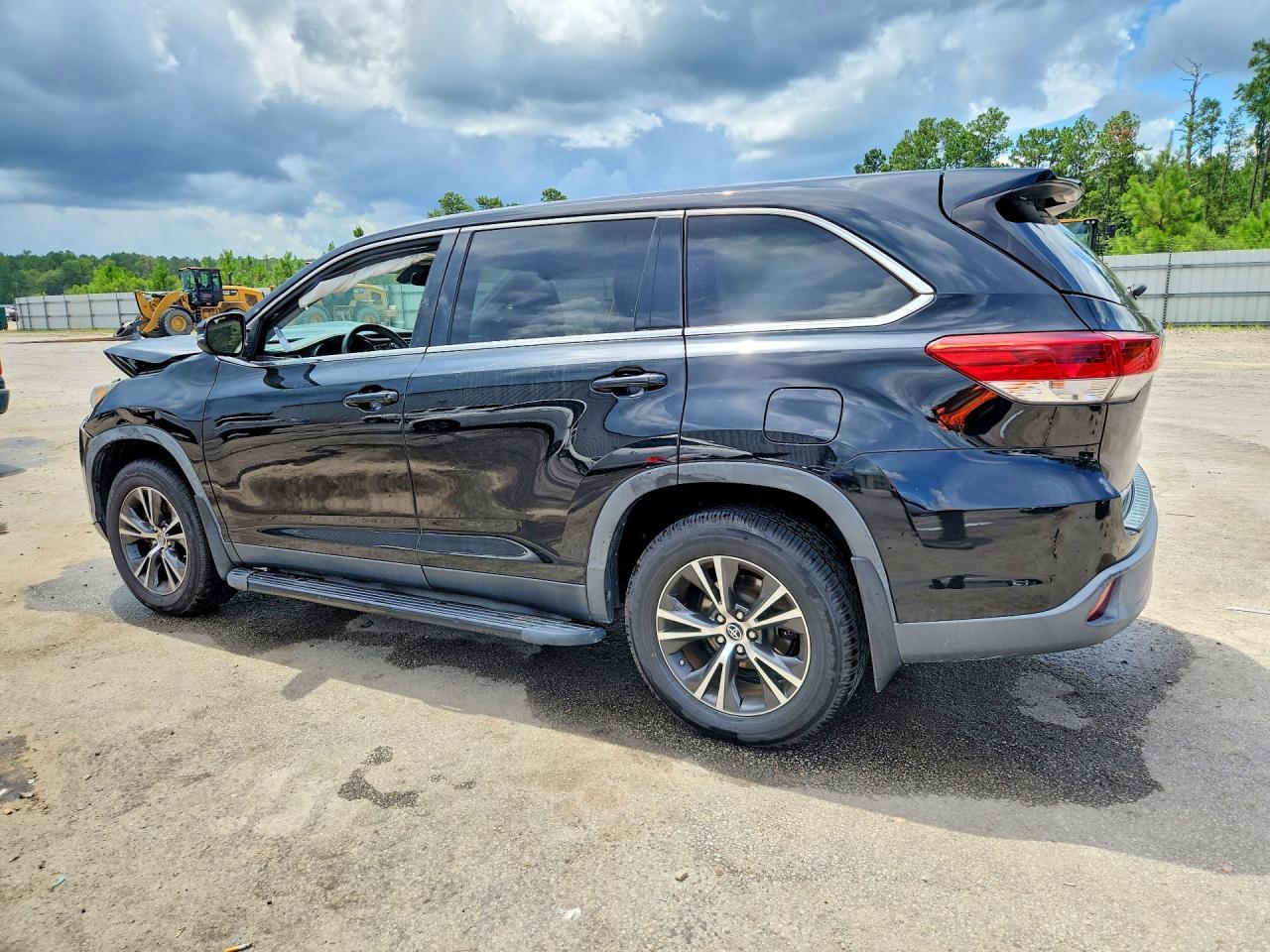 2019 Toyota Highlander Le - Фото 2