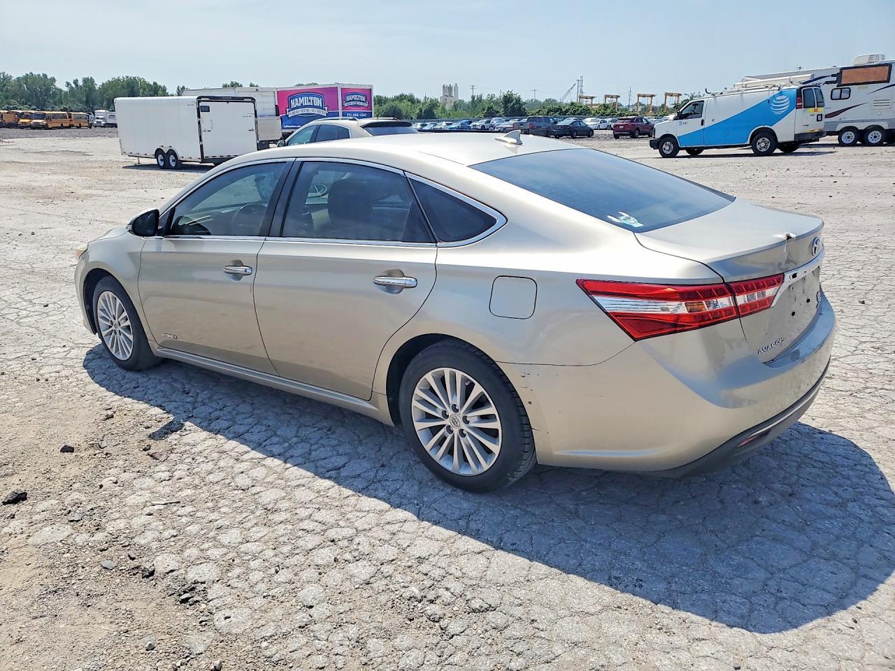 2013 Toyota Avalon Hybrid Limited - Image 2