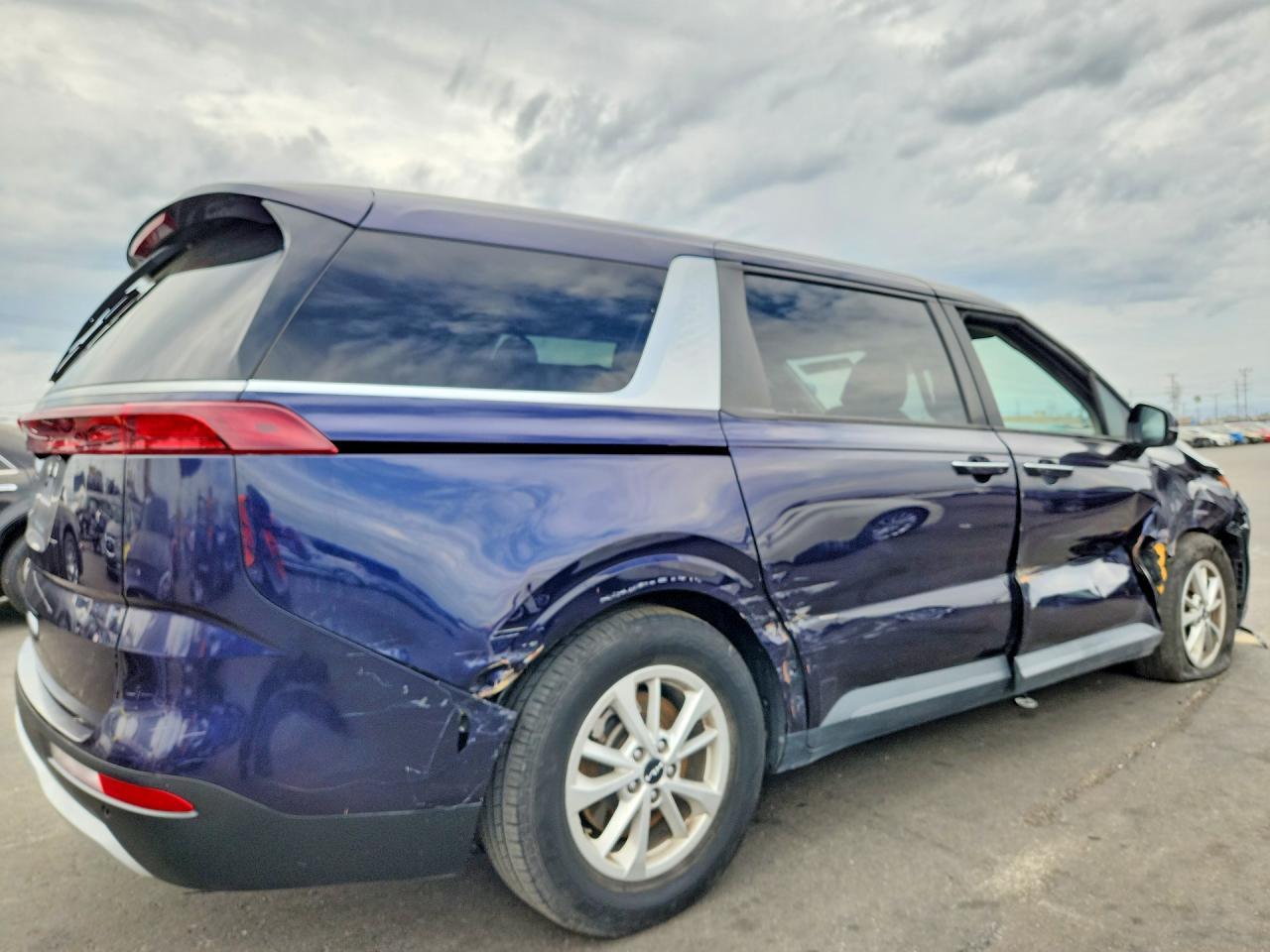 2022 Kia Carnival Lx - Фото 3