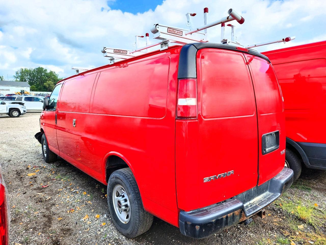 2017 GMC Savana G3500 - Фото 2
