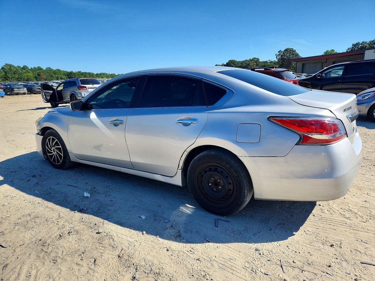 2015 Nissan Altima 2.5 S - Image 2
