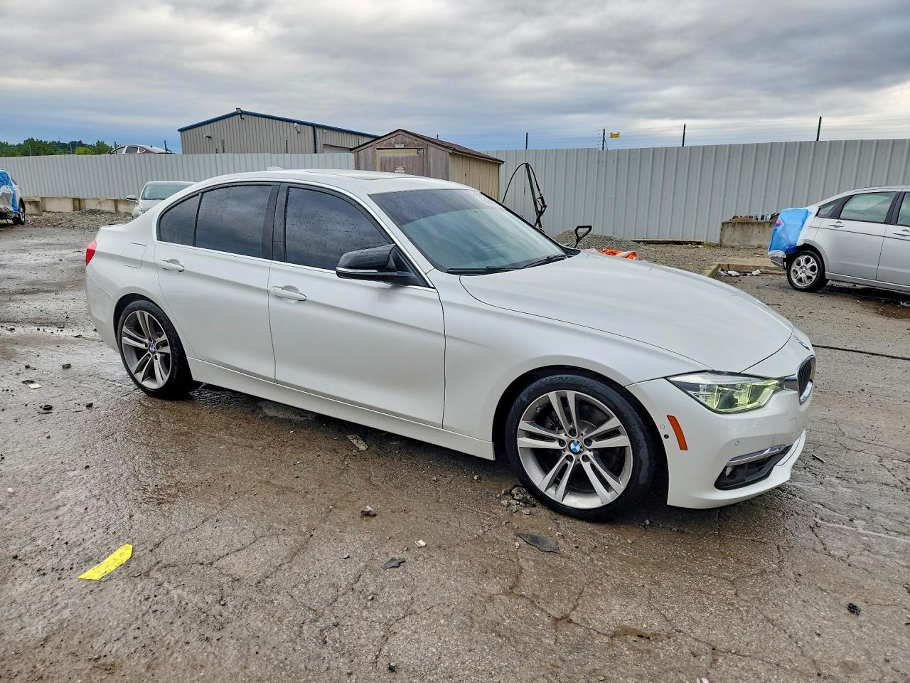 2018 BMW 330 Xi - Image 4