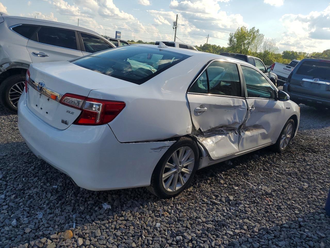2013 Toyota Camry Hybrid Xle - Image 3