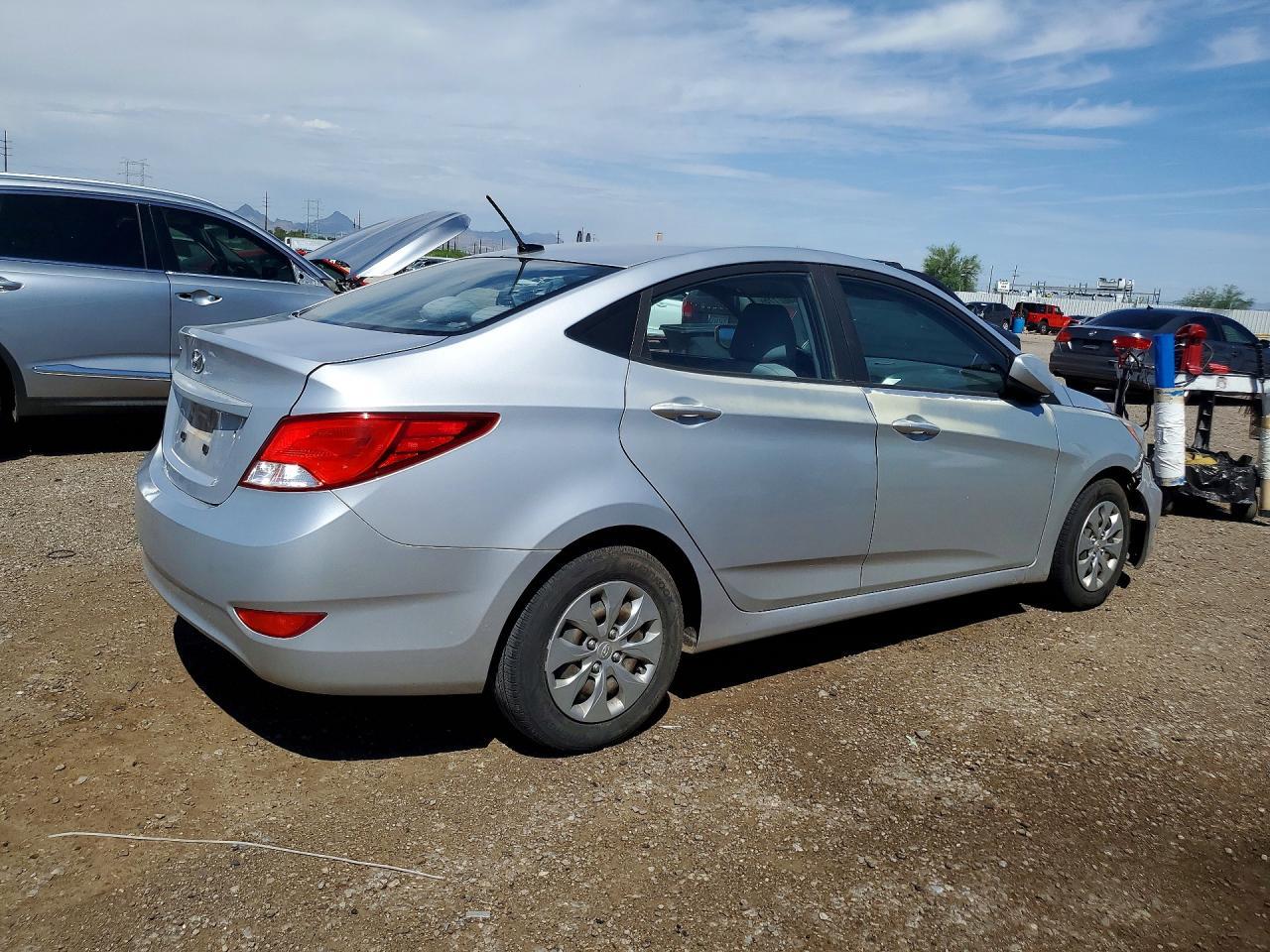 2017 Hyundai Accent Se - Фото 3