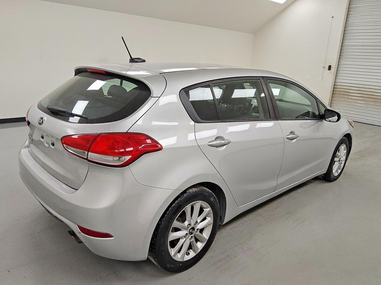2017 Kia Forte5 Lx - Image 3
