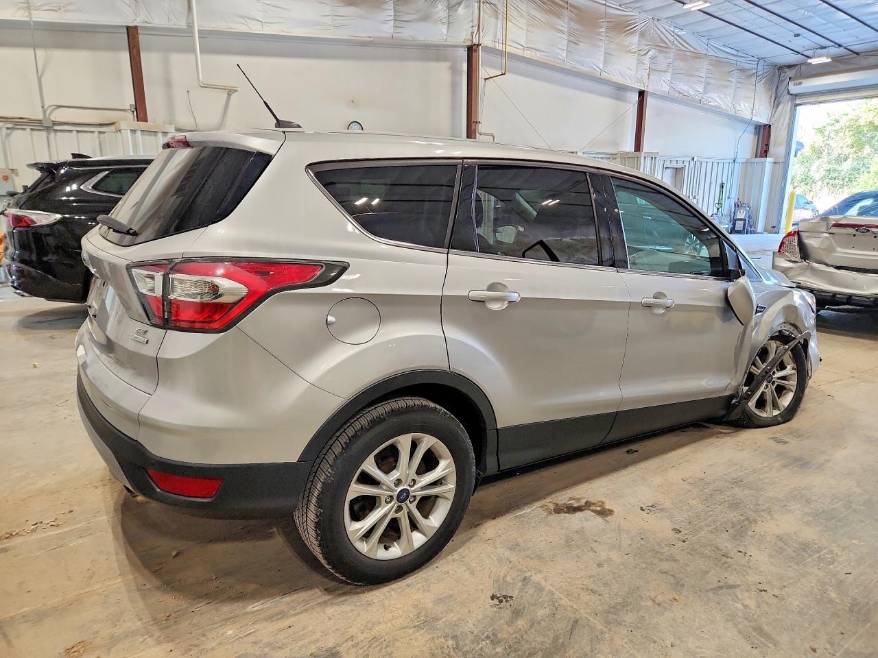 2017 Ford Escape Se - Фото 3