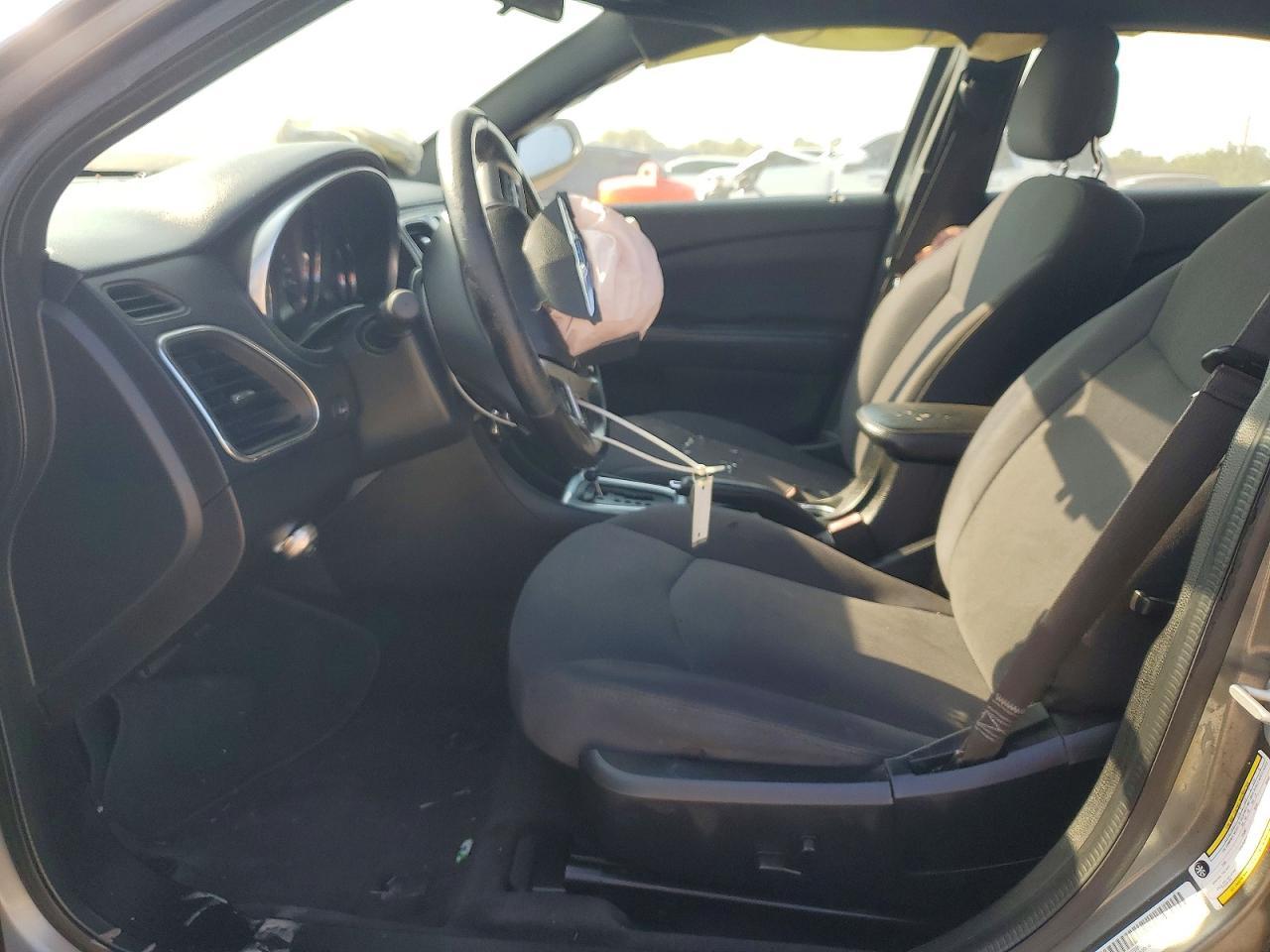 2013 Chrysler 200 Touring - Image 7