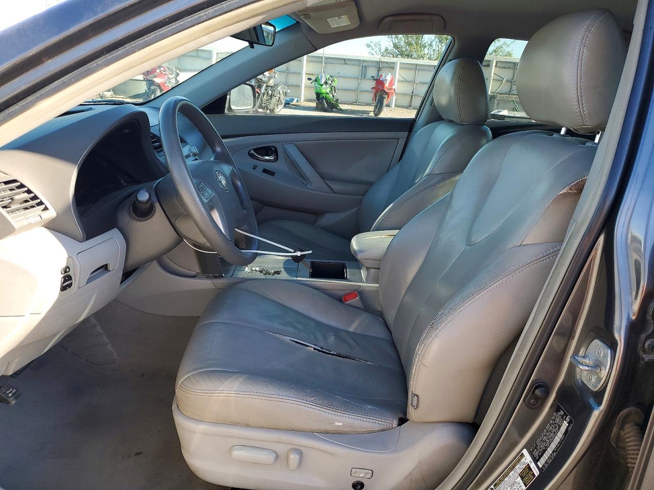 2009 Toyota Camry Le - Image 7