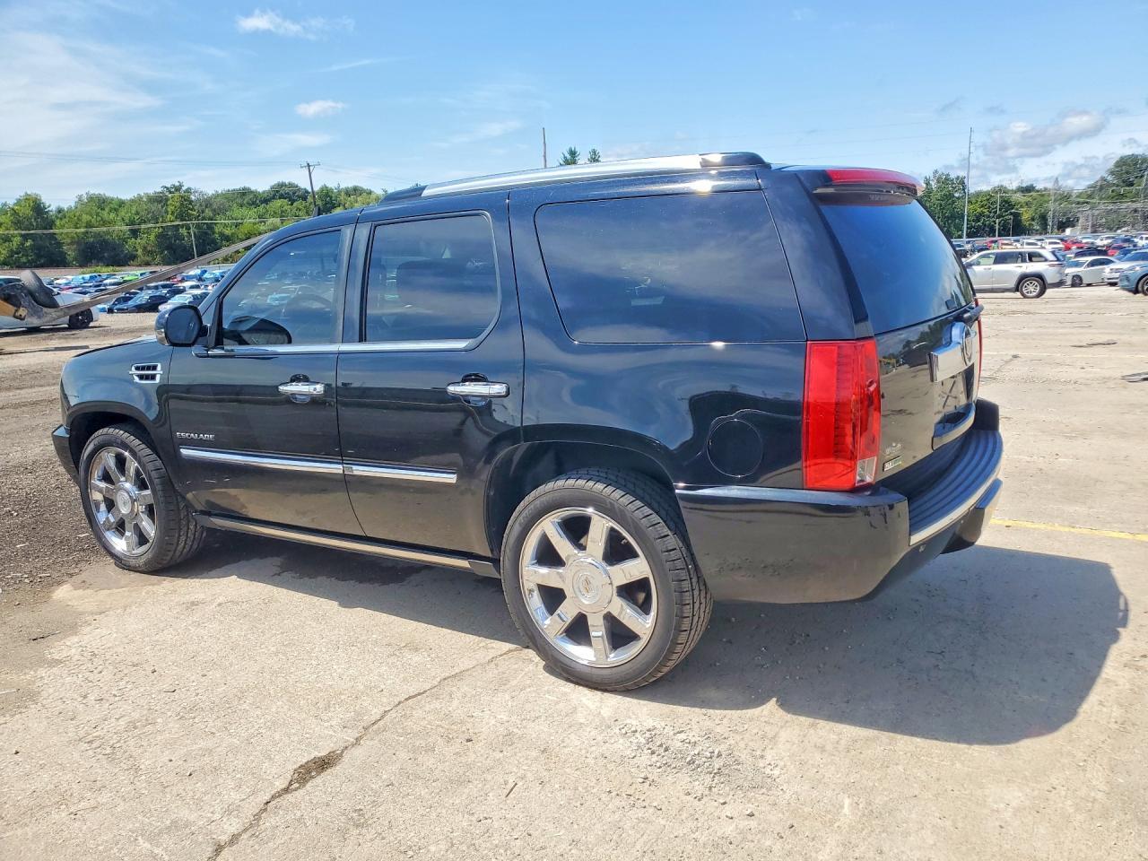 2011 Cadillac Escalade Premium - Фото 2