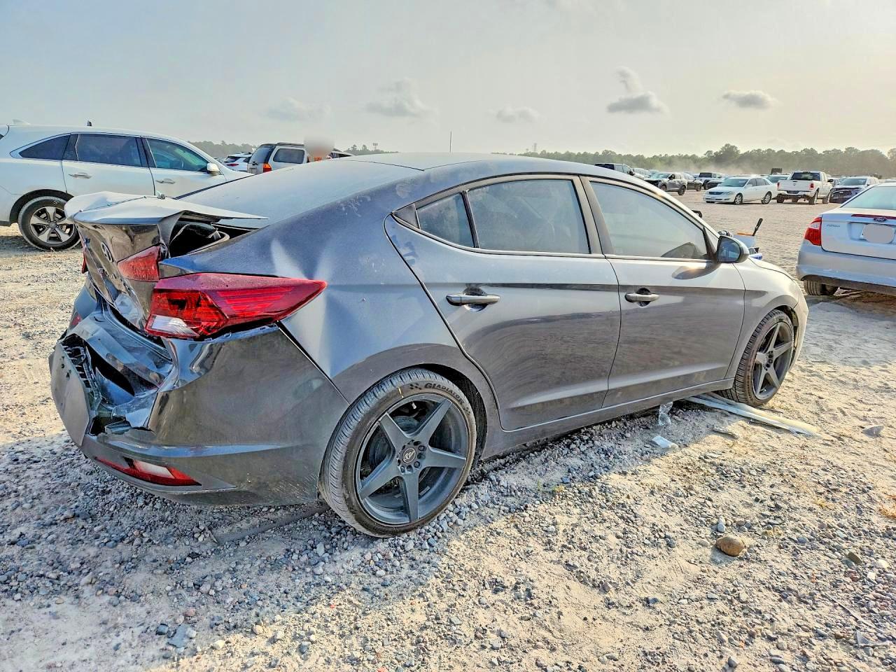 2020 Hyundai Elantra Se - Фото 3