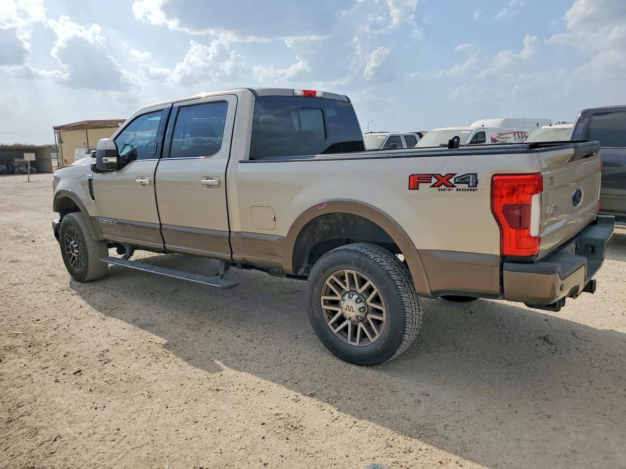 2017 Ford F250 Super Duty - Фото 2