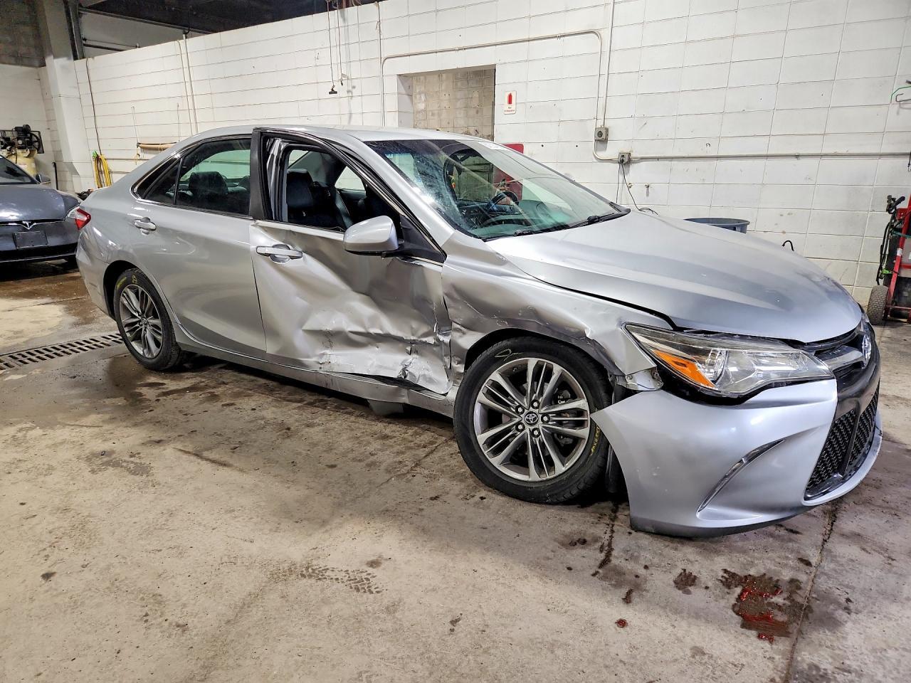 2016 Toyota Camry Se - Фото 4