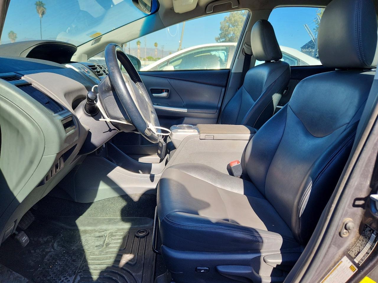 2014 Toyota Prius V Five - Image 7