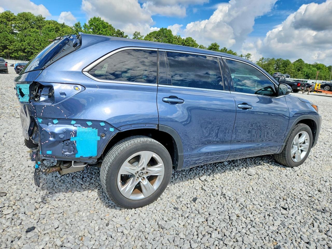 2017 Toyota Highlander Limited - Image 3
