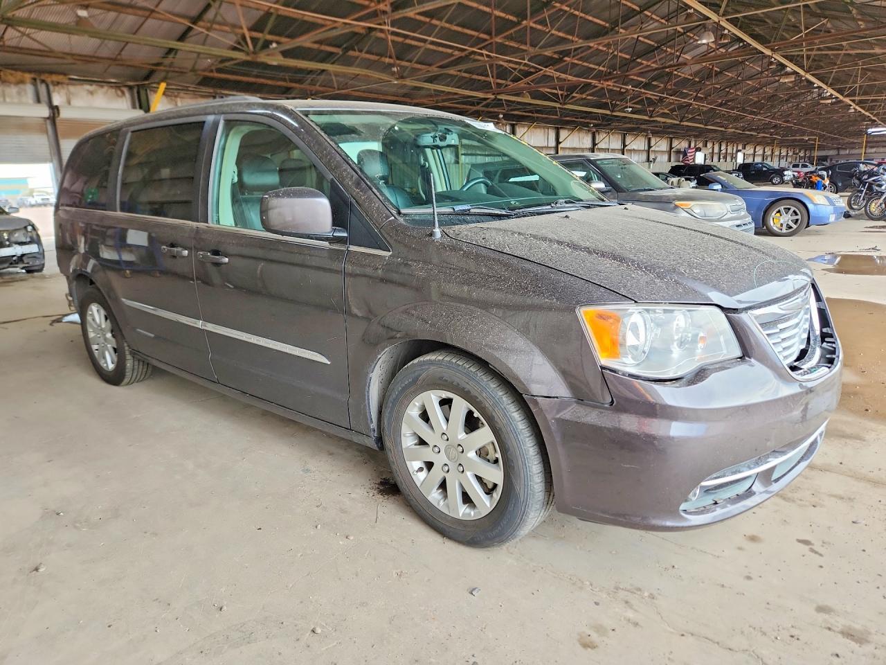 2015 Chrysler Town & Country Touring - Image 4