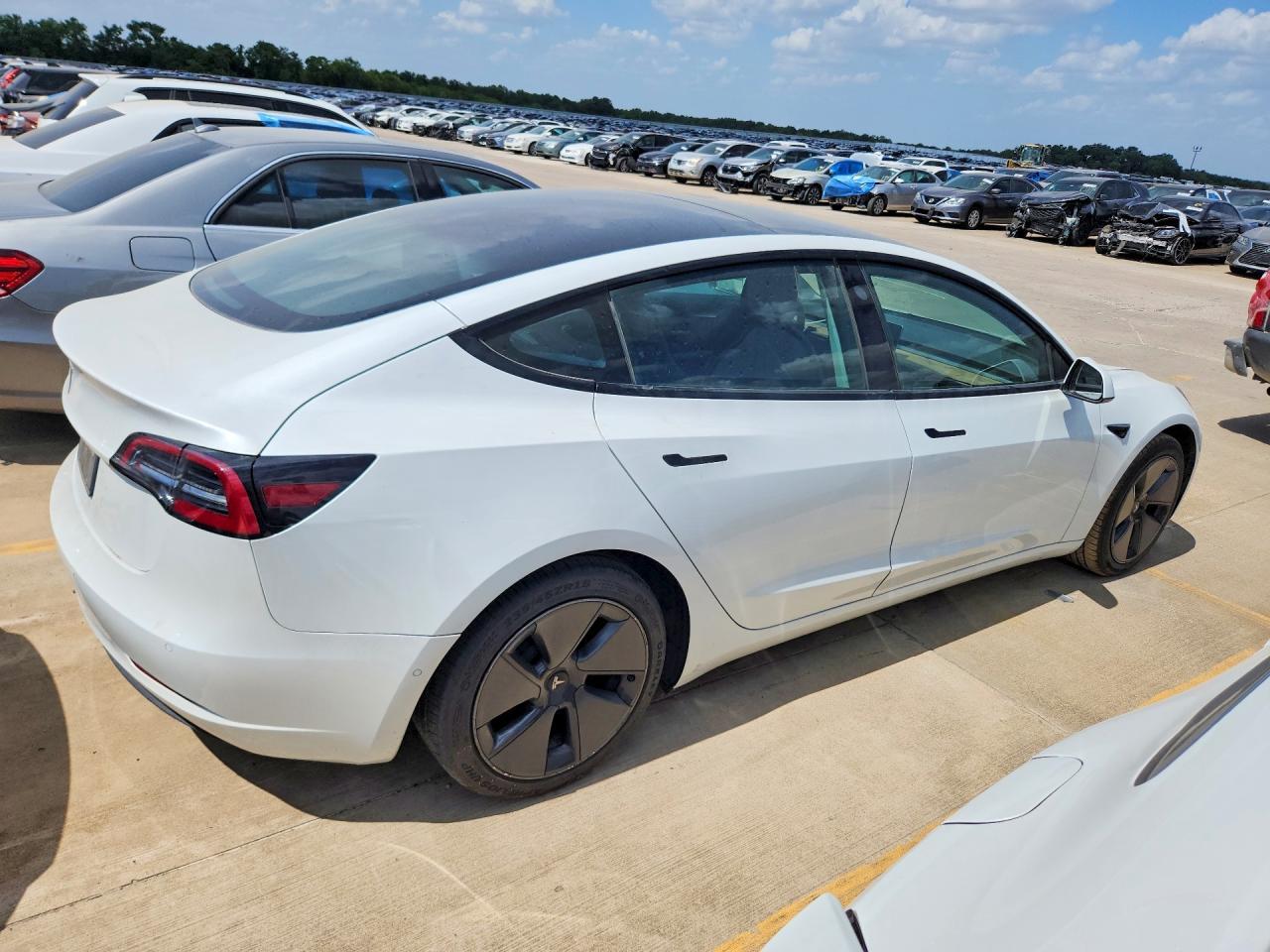 2021 Tesla Model 3 - Фото 3
