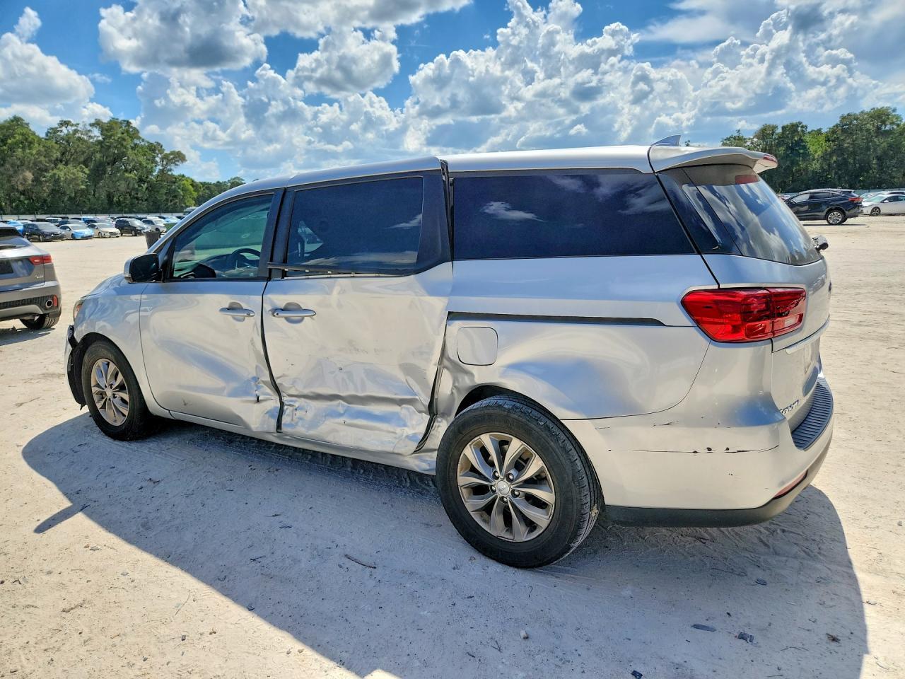 2021 Kia Sedona Lx - Фото 2