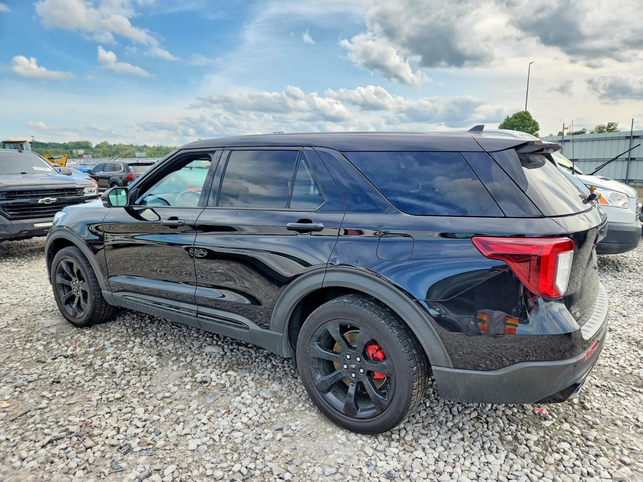2021 Ford Explorer St - Фото 2