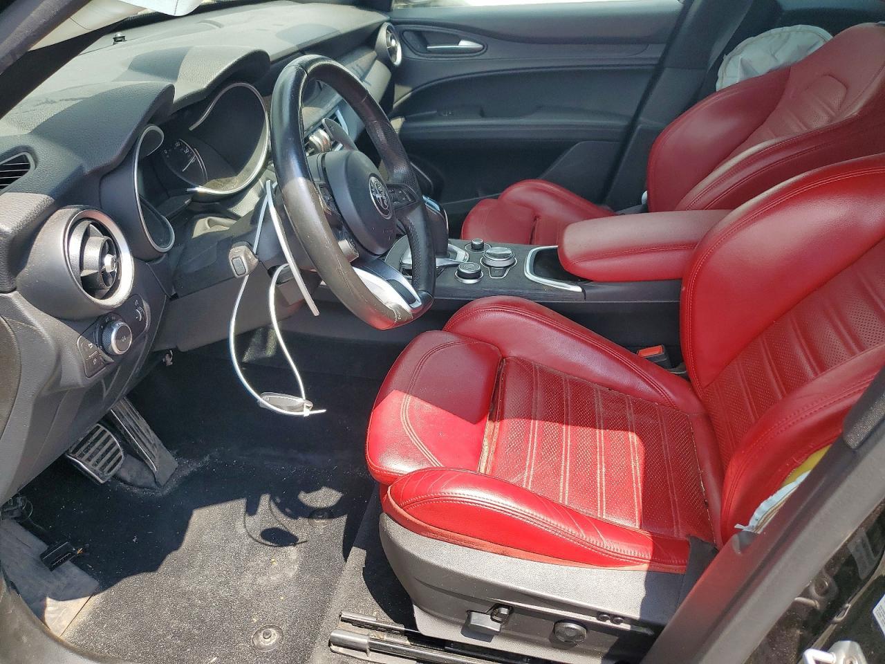 2022 Alfa Romeo Stelvio - Фото 7