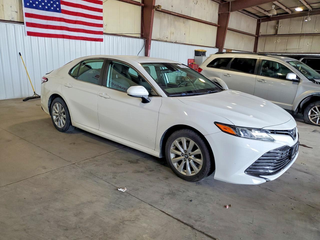 2019 Toyota Camry Le - Фото 4