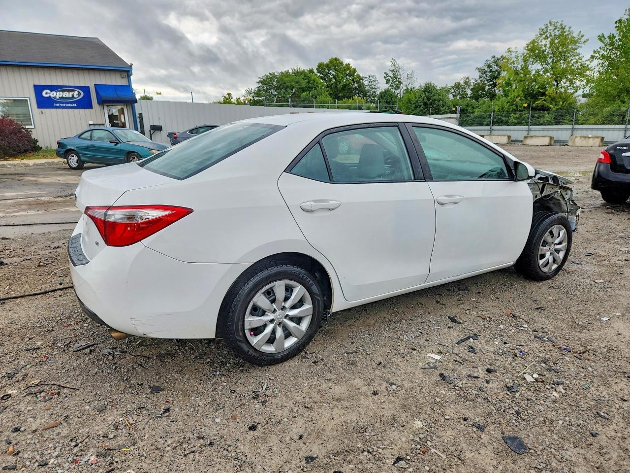 2015 Toyota Corolla Le - Фото 3