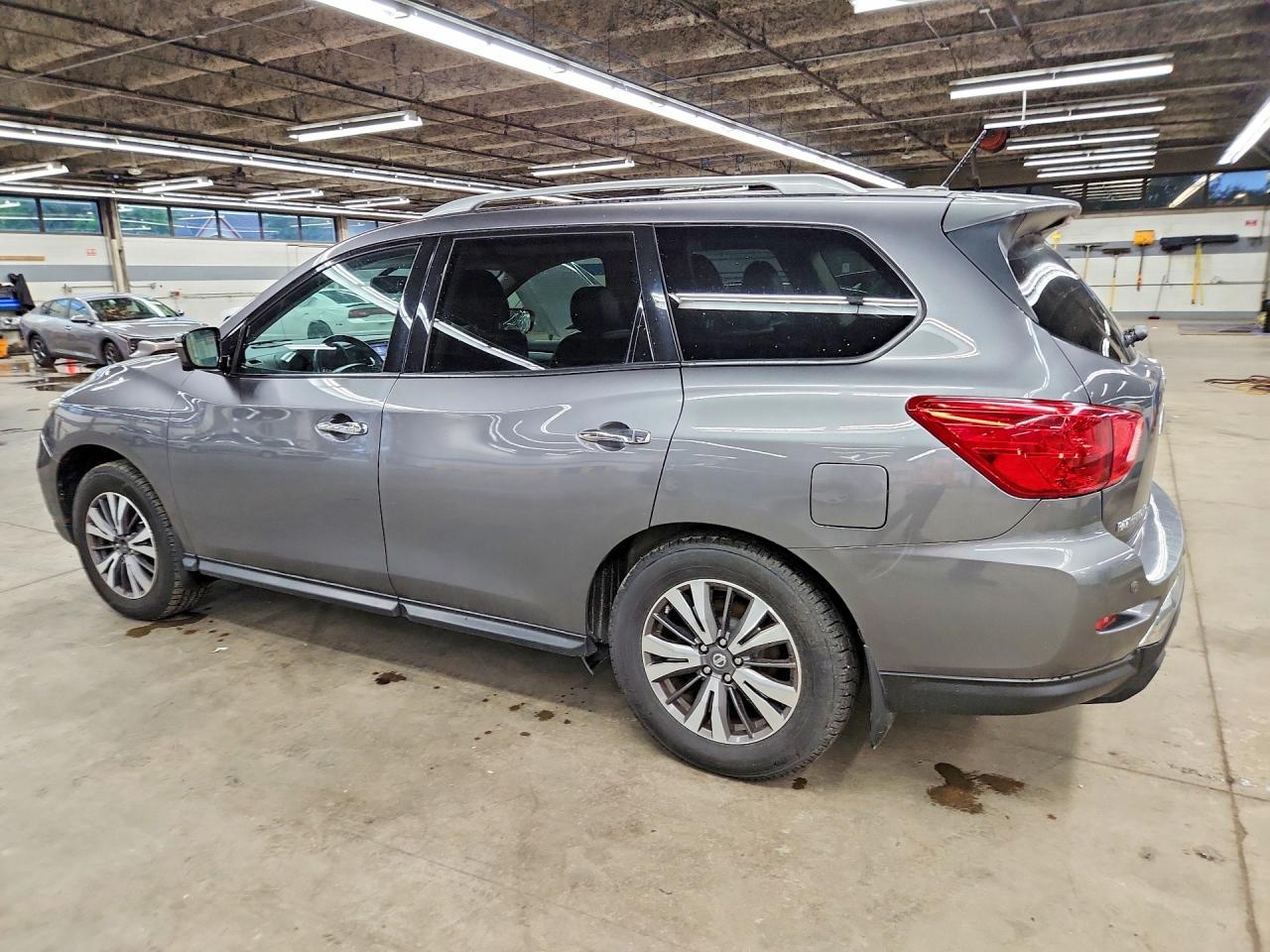 2017 Nissan Pathfinder S - Фото 2