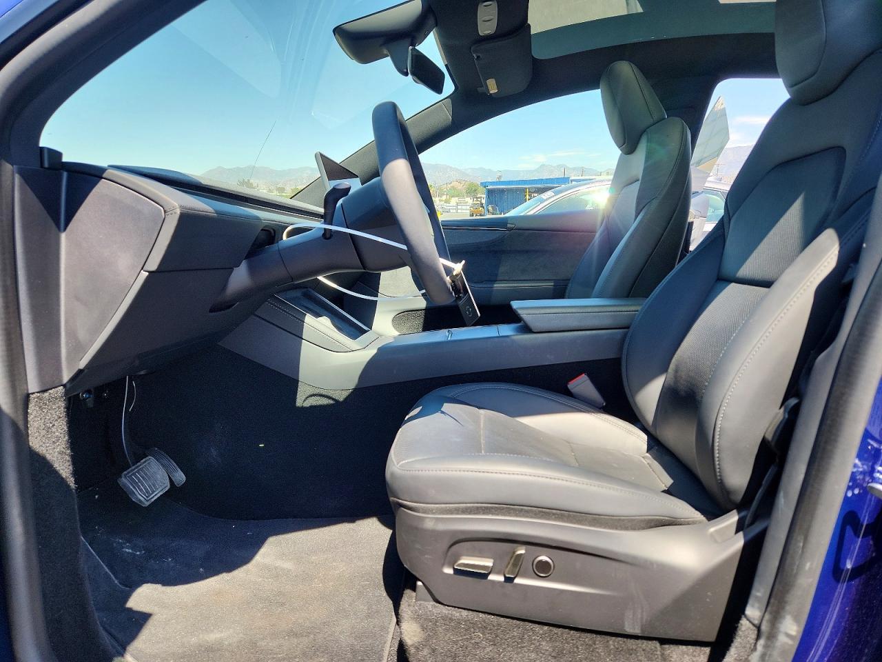 2026 Tesla Model Y - Image 7