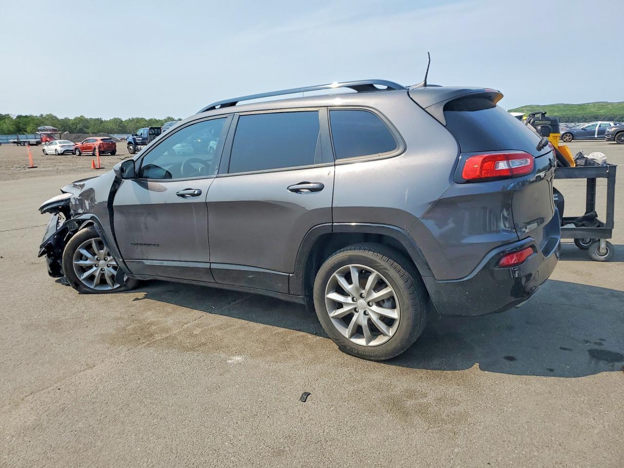 2018 Jeep Cherokee Latitude - Image 2
