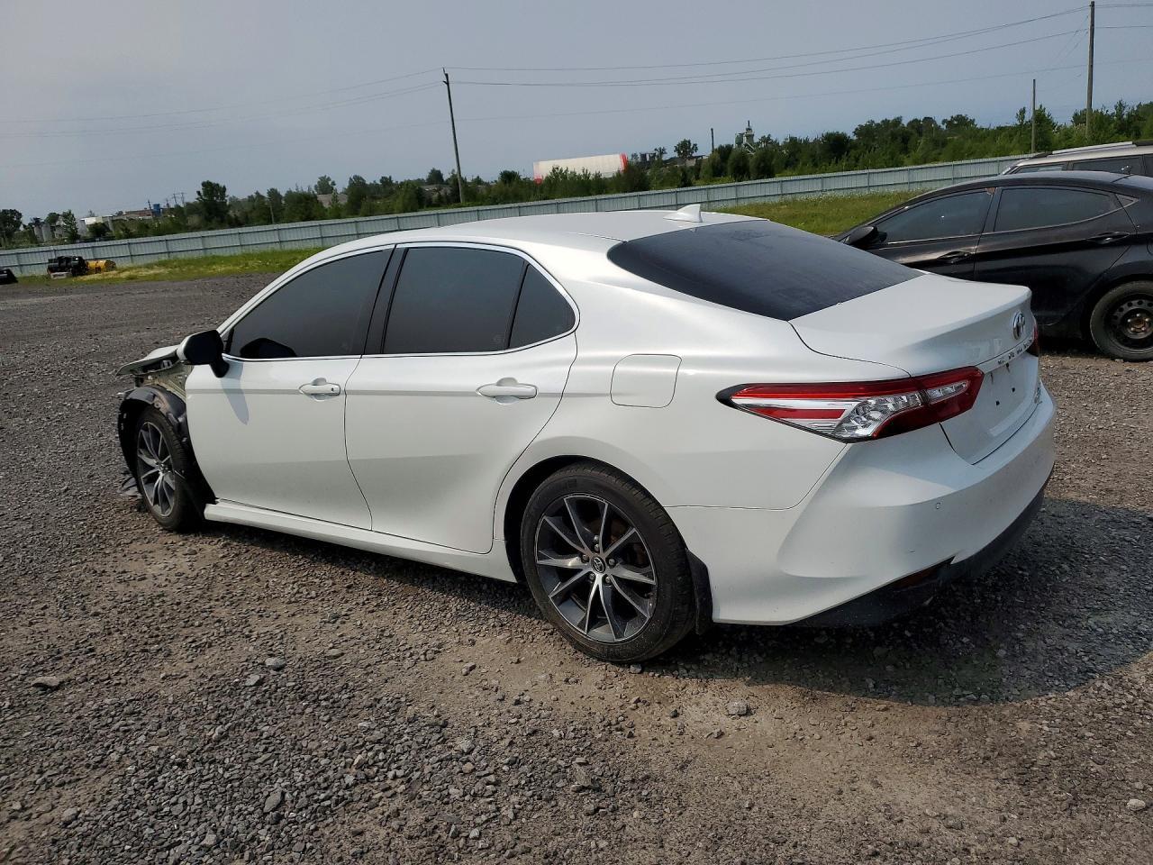 2018 Toyota Camry Hybrid Xle - Image 2