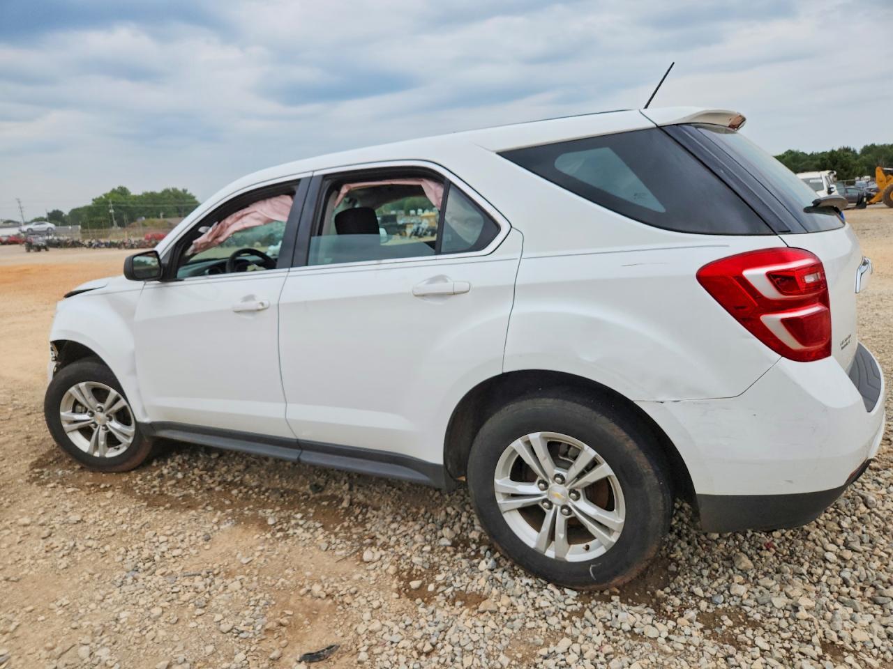 2016 Chevrolet Equinox Ls - Фото 2