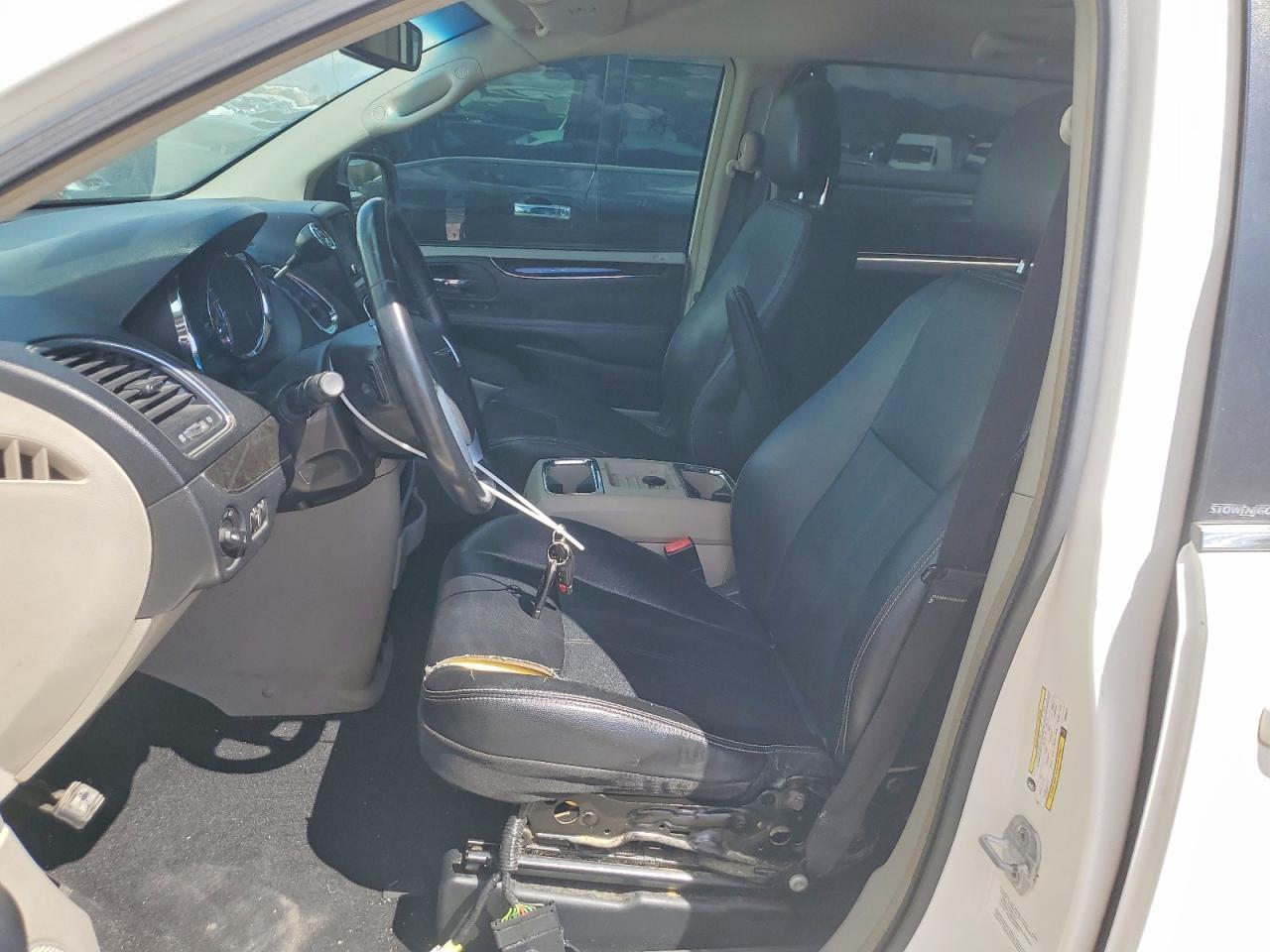 2012 Chrysler Town & Country Touring - Image 7