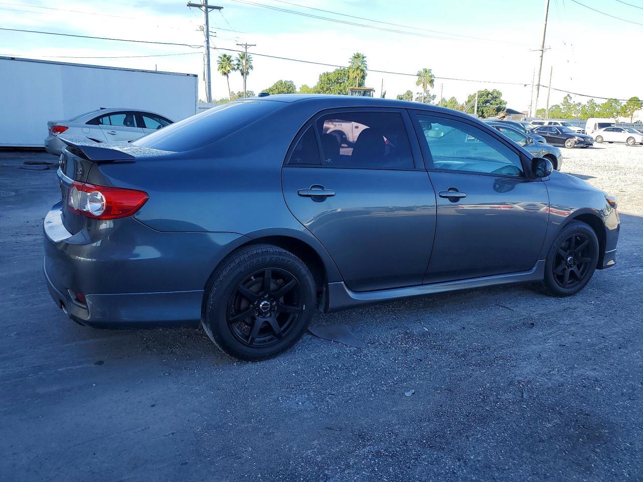 2011 Toyota Corolla S - Фото 3