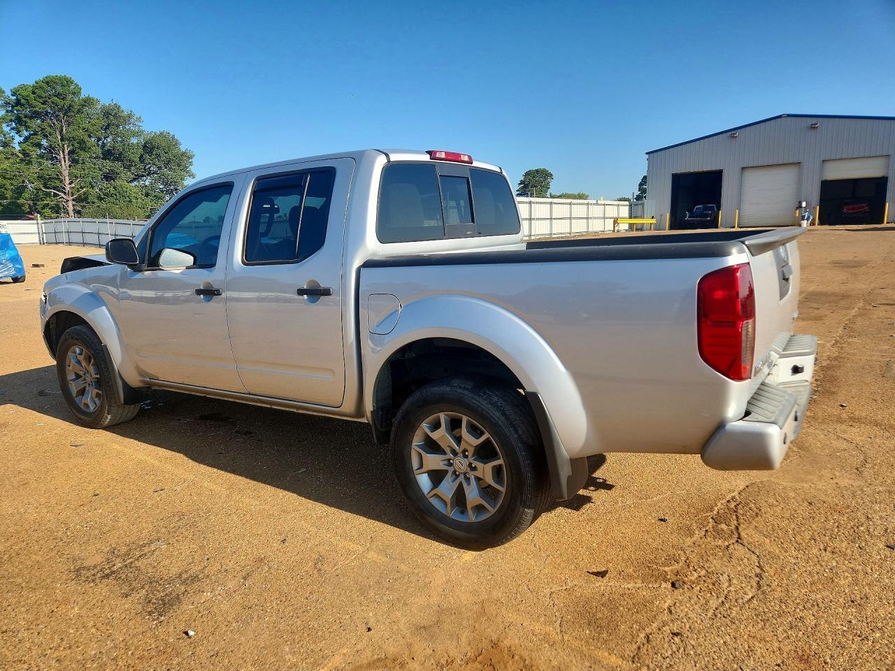 2020 Nissan Frontier Sv - Image 2