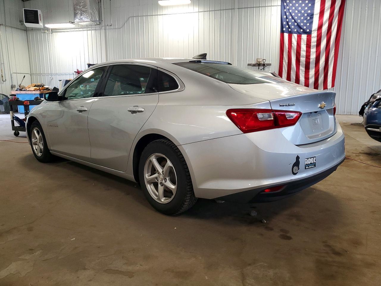 2017 Chevrolet Malibu Ls - Фото 2