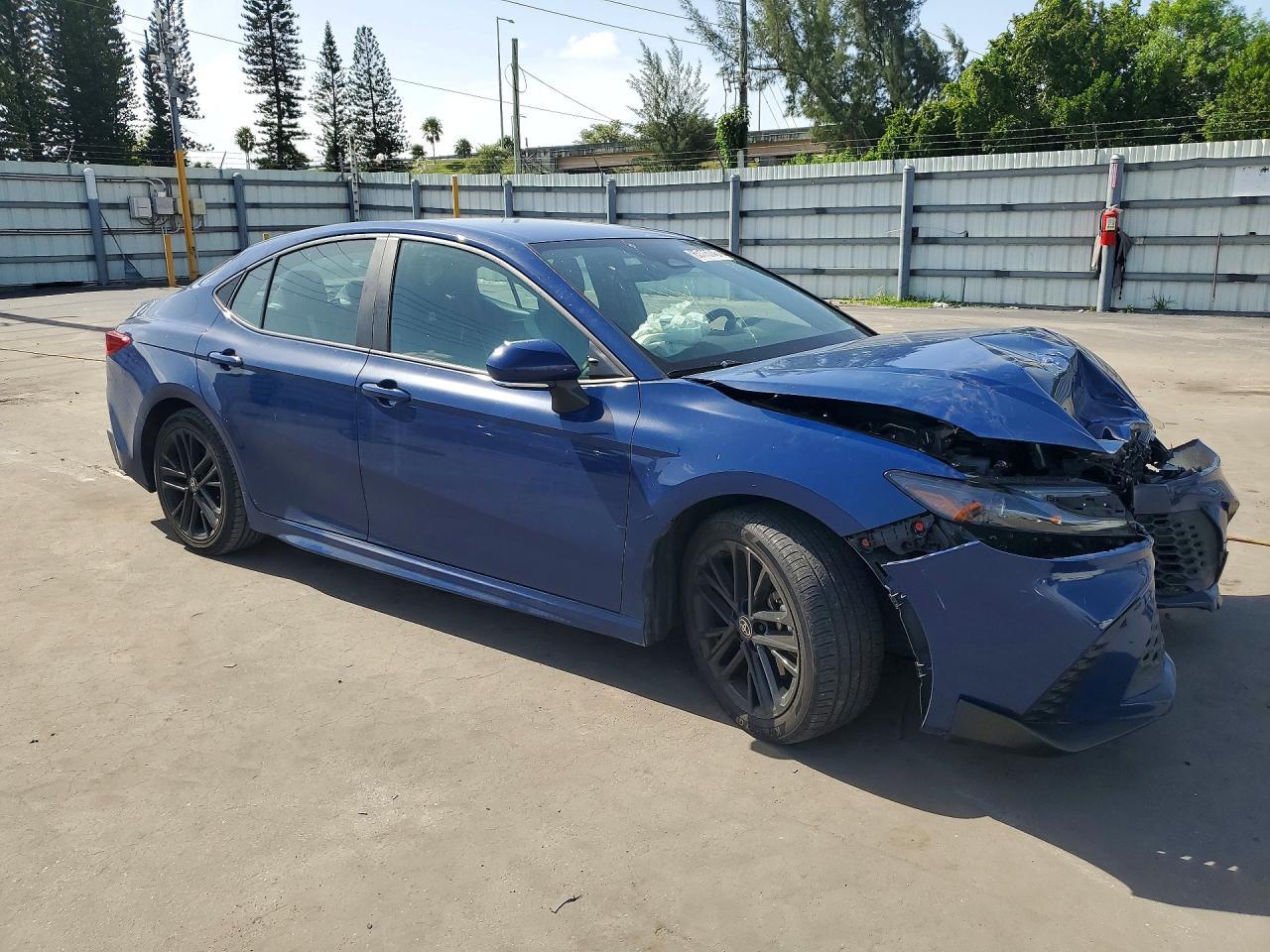 2025 Toyota Camry Se - Image 4