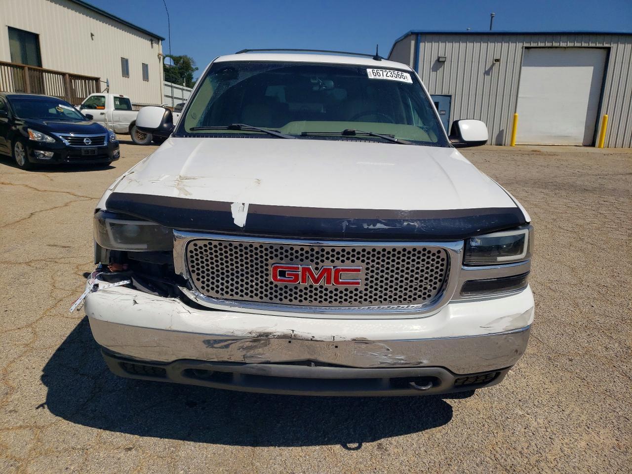 2003 GMC Yukon Xl K1500 - Image 5