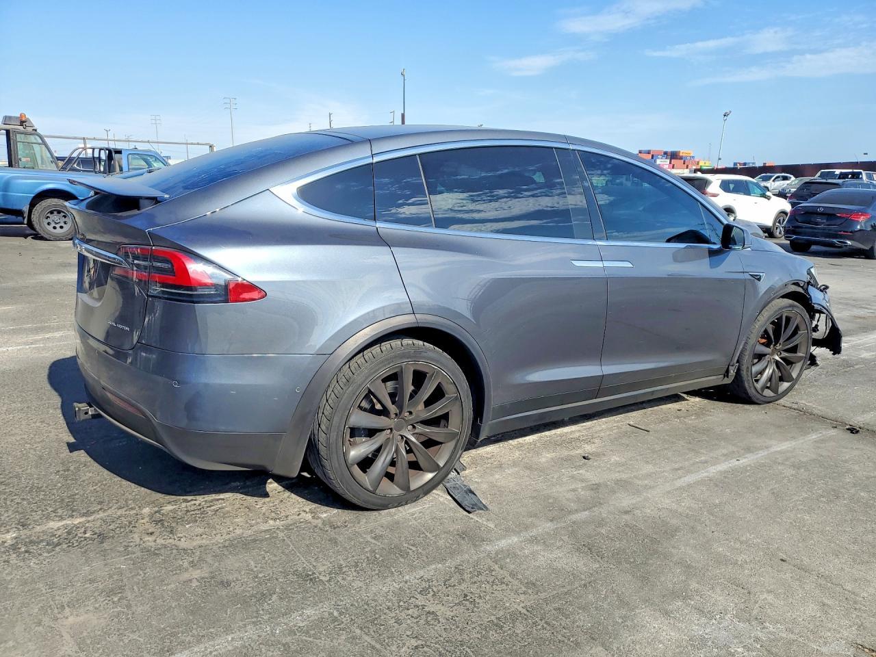 2020 Tesla Model X - Фото 3