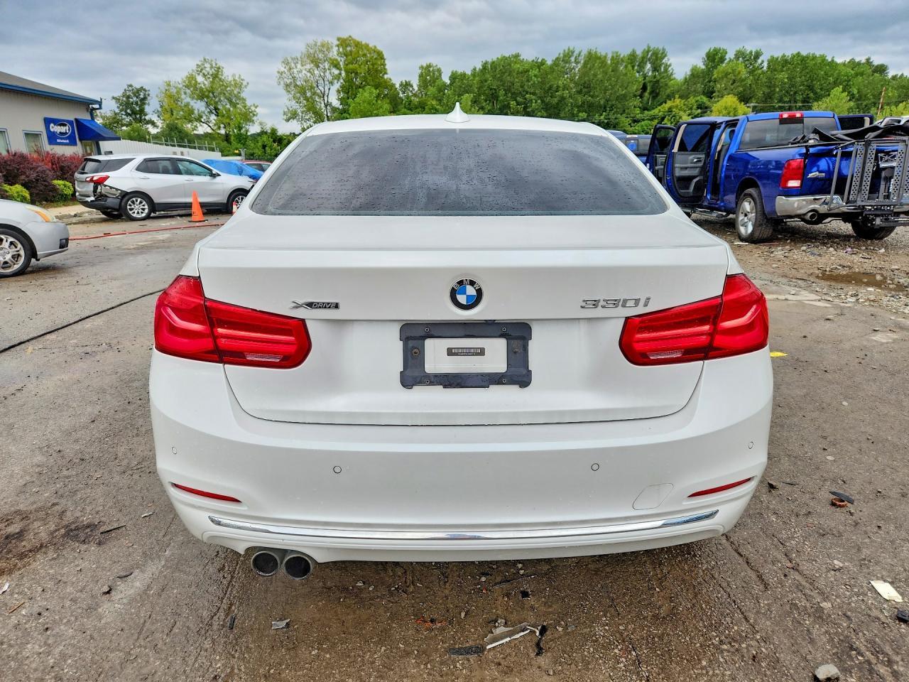 2018 BMW 330 Xi - Image 6