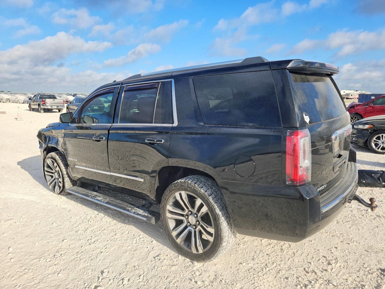 2018 GMC Yukon Denali - Фото 2