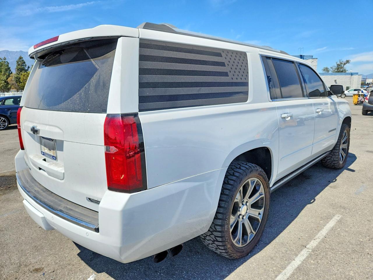 2017 Chevrolet Suburban C1500 Premier - Image 3