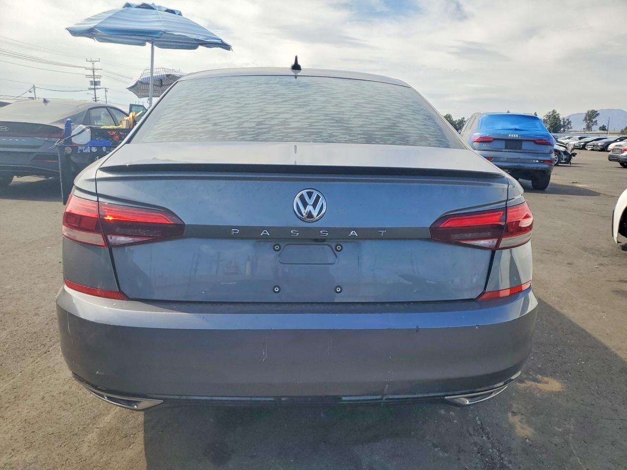 2020 Volkswagen Passat R-Line - Image 6