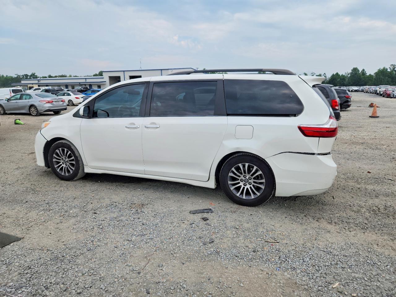 2019 Toyota Sienna Xle 8-Passenger - Фото 2